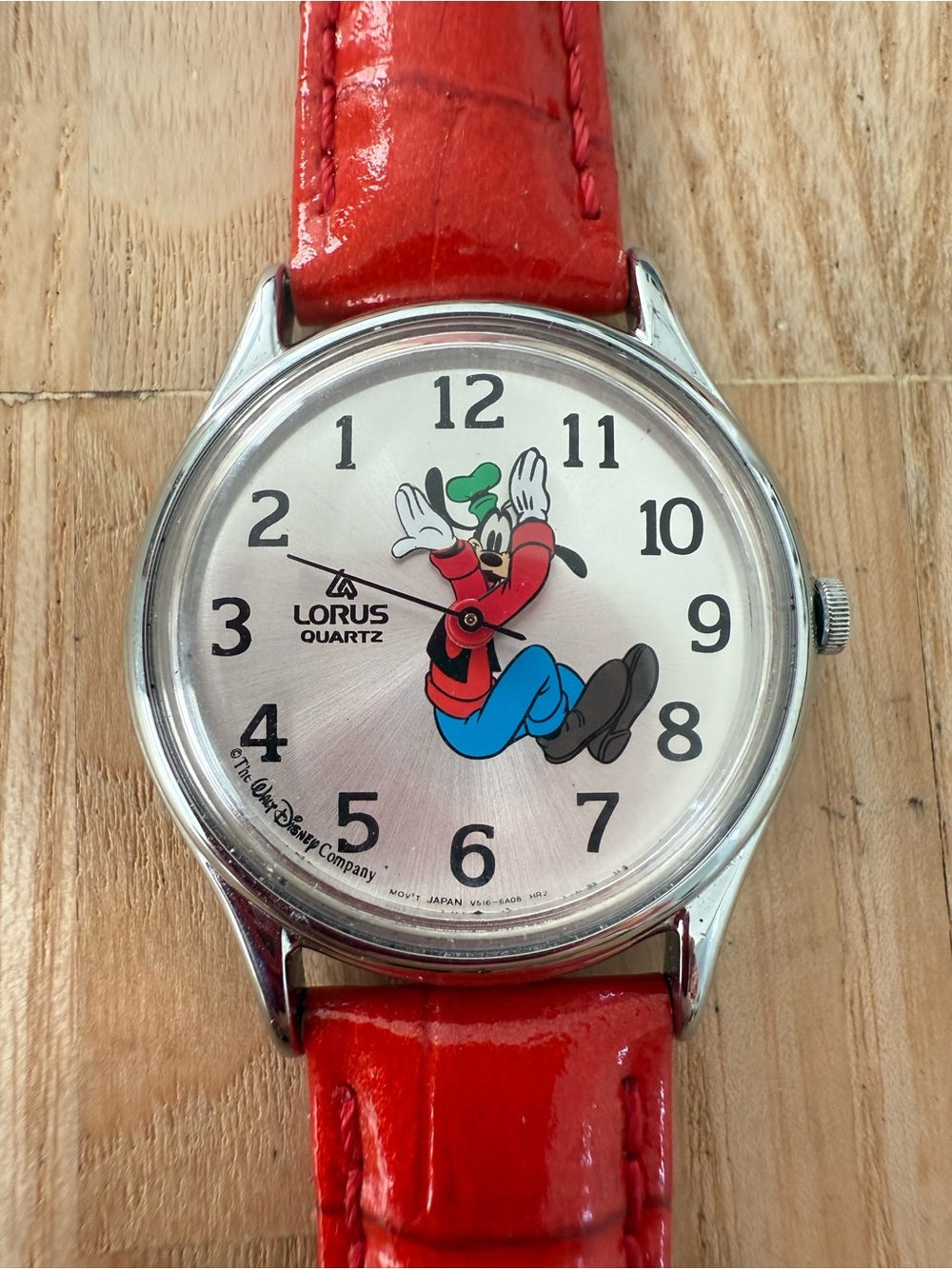 Vintage Disney backwards
Goofy watch counter clockwise movement NEW BATTERY